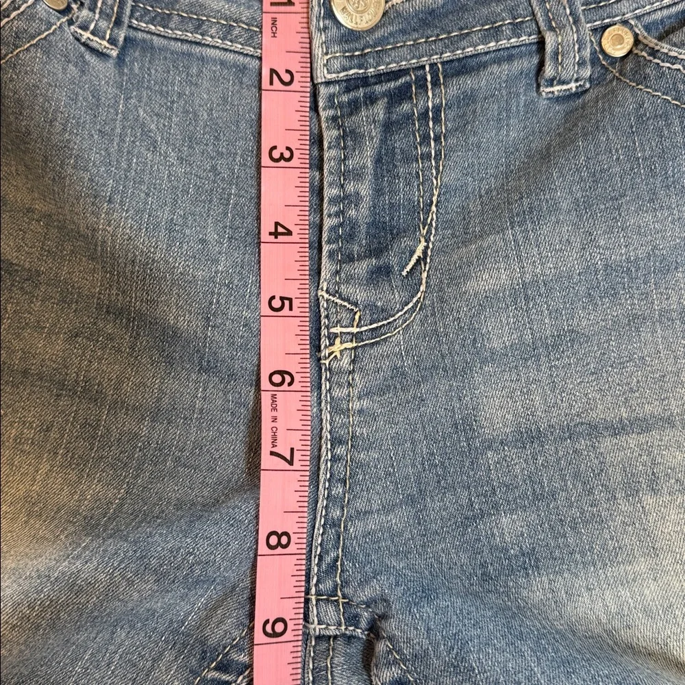 Wallflower Embroidered Back‎ Flap Pockets Faded Blue Cropped Jeans Raw Hem S 13
